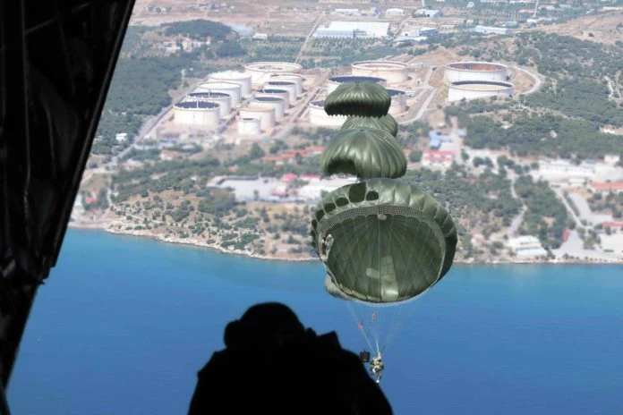 Το επετειακό Σινούκ του ΓΕΣ στην άσκηση «Stolen Cerberus V» (Εικόνες)